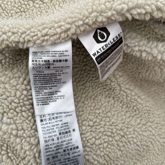 COPY - Women Levi’s fleeced lined Jean jacket - Picture 6 of 14